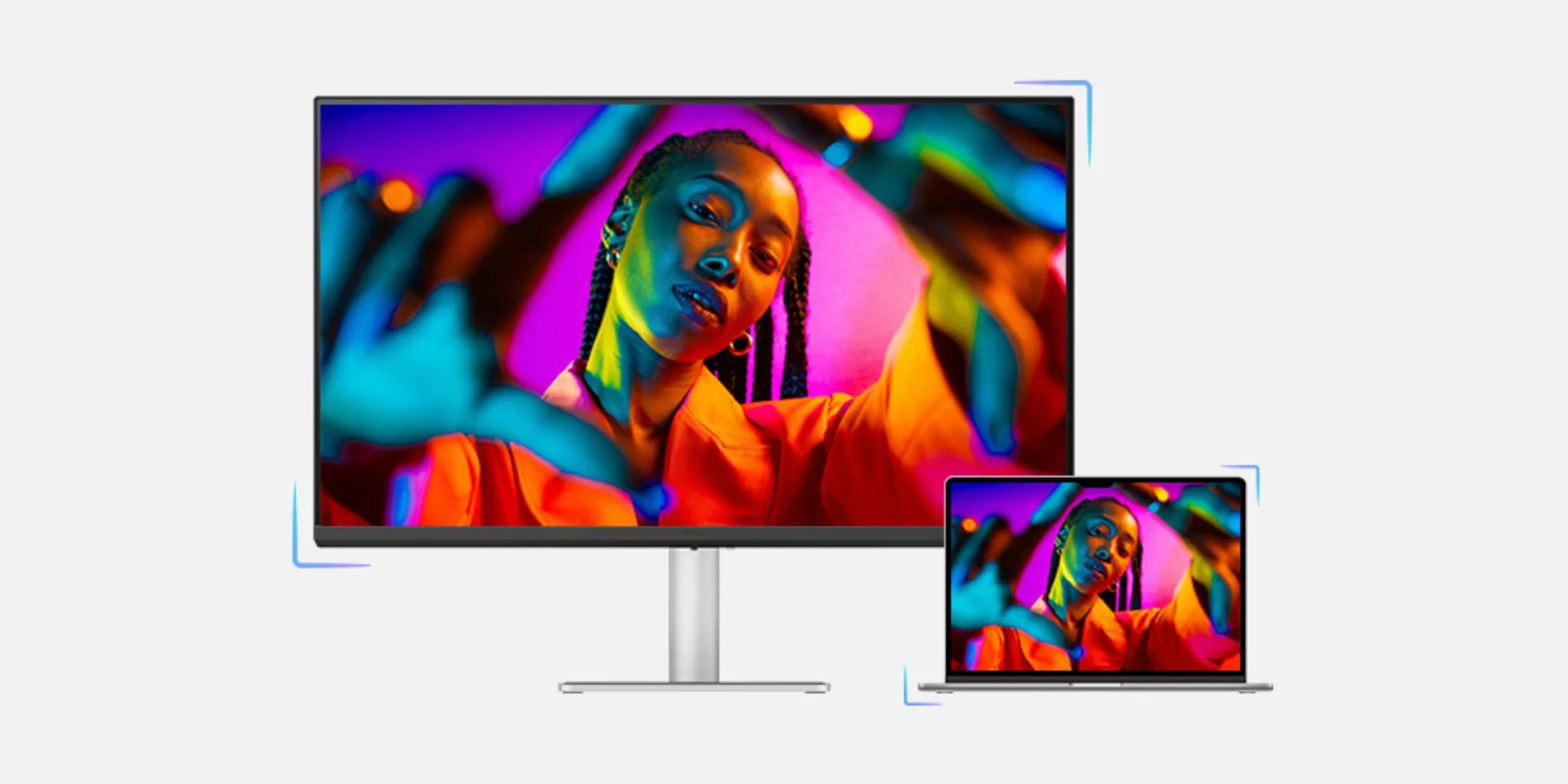 Der BenQ MA270U Monitor mit Aluminiumständer auf einem Schreibtisch