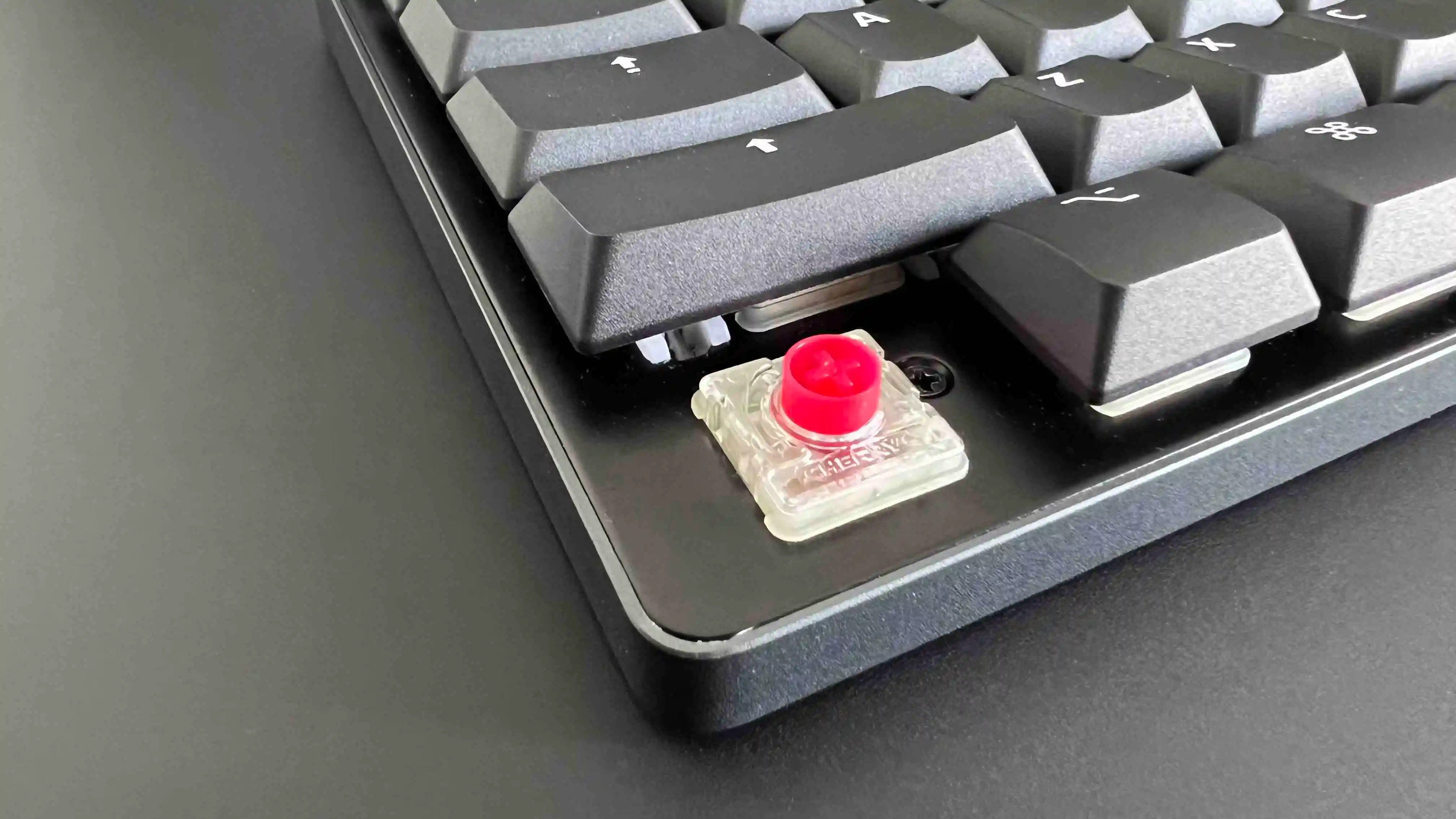 Nahaufnahme der Cherry MX Low Profile Schalter und Medientasten