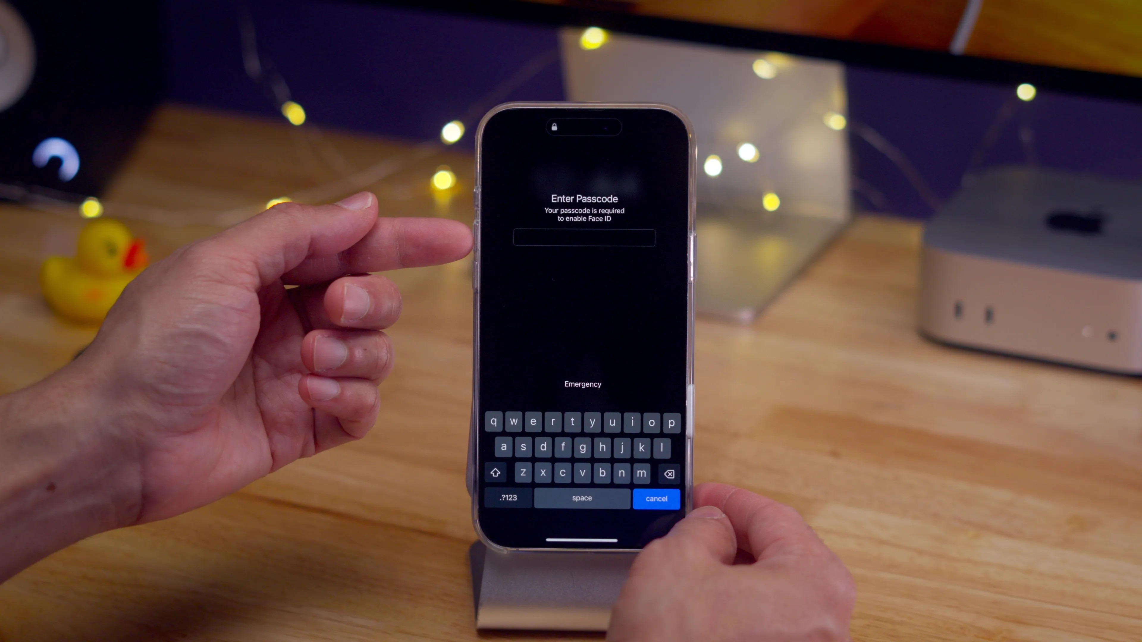 Hinweis auf dem iPhone 16 Display dass Face ID deaktiviert ist