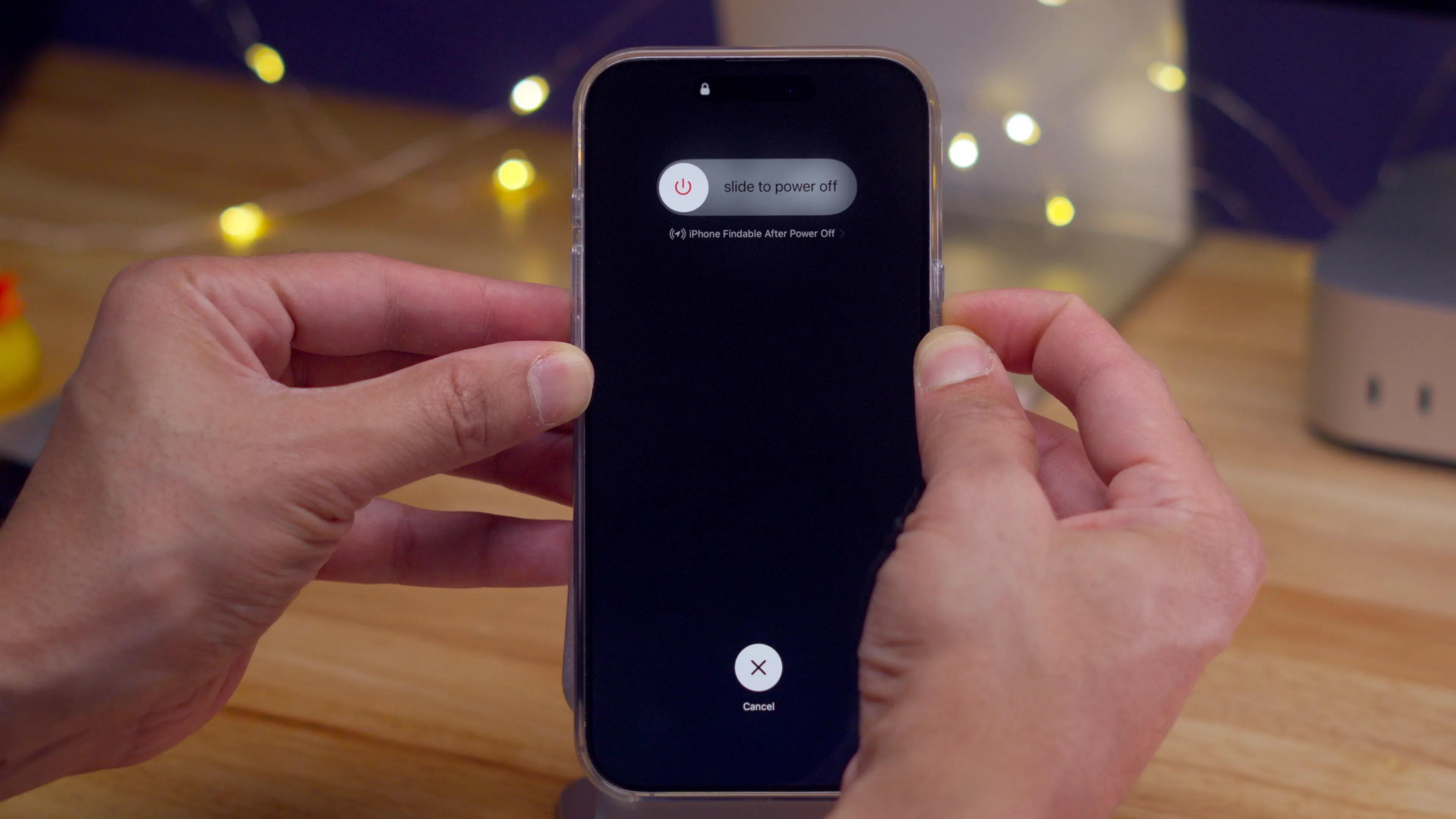 Anzeige des Ausschalten-Schiebereglers während des Neustart-Prozesses am iPhone 16