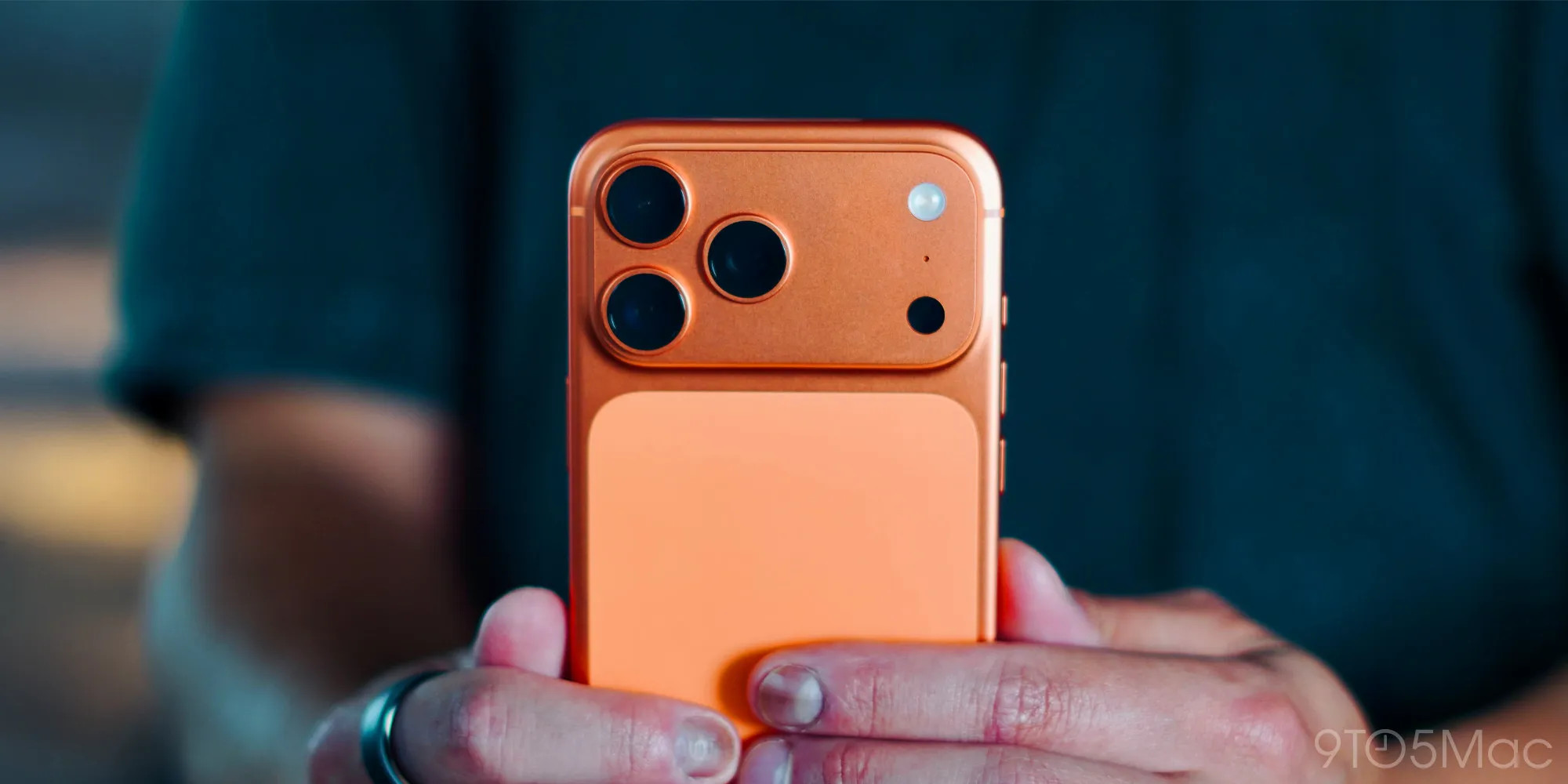 Nahaufnahme der Kameraeinheit und des Materials beim iPhone 17 Pro